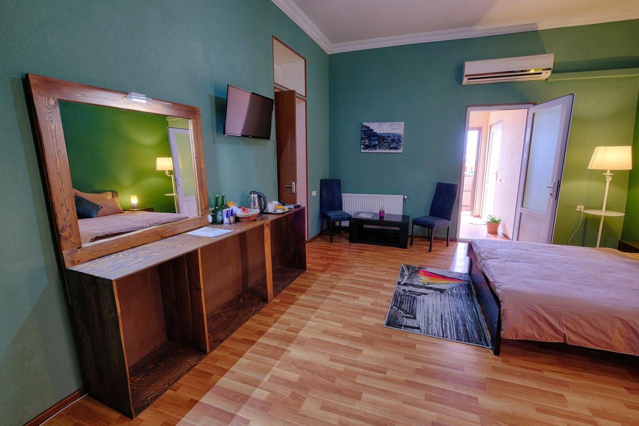 Euphoria Inn Тбілісі Екстер'єр фото